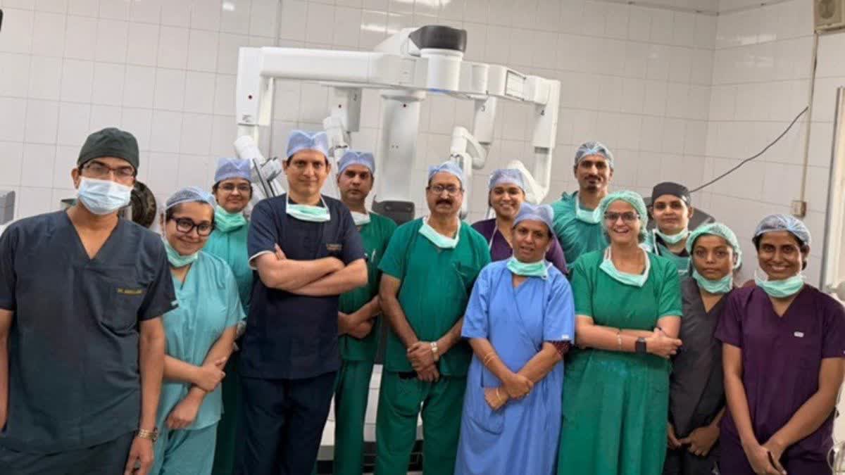 एसएमएस में हर्निया सर्जरी करने वाली डॉक्टर्स की टीम
