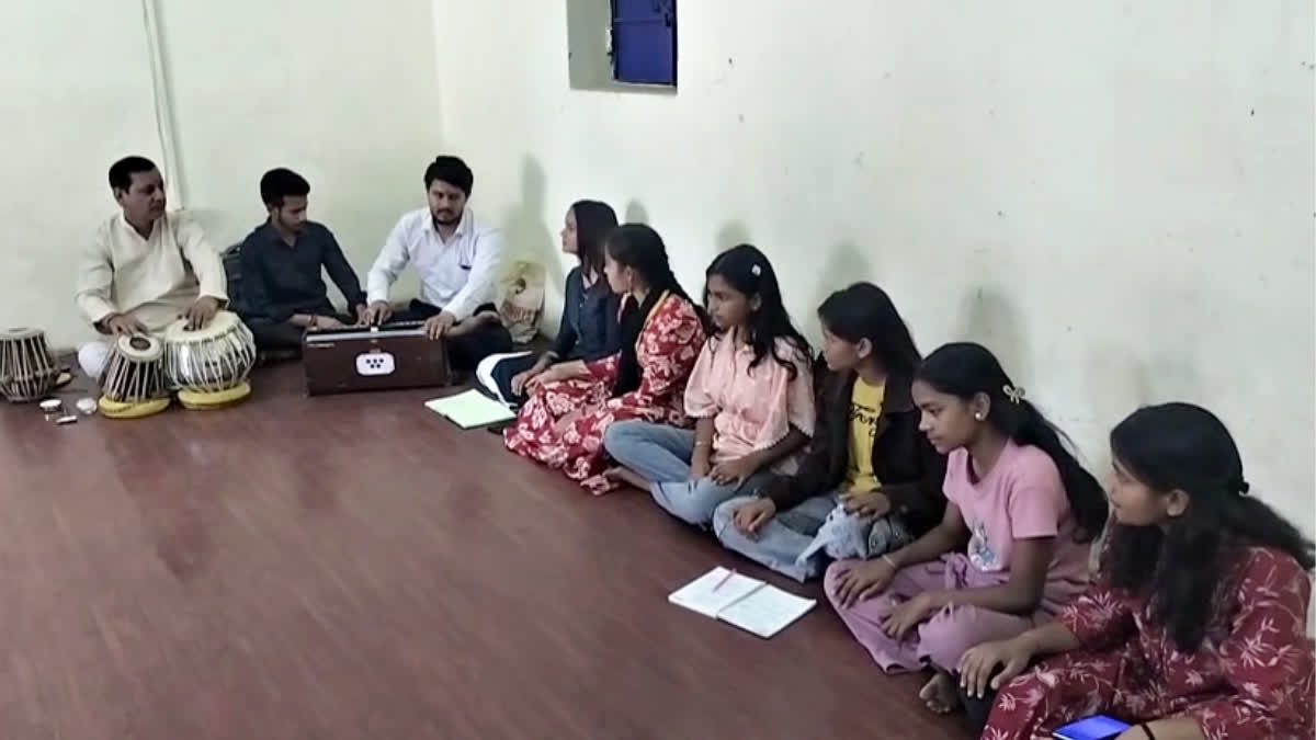 The Cultural Significance Of Thumri In Holi Celebrations