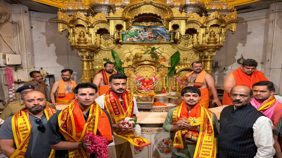 India Stars Visit Siddhivinayak