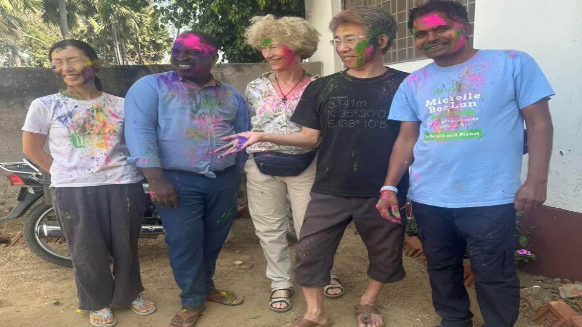 HOLI 2026