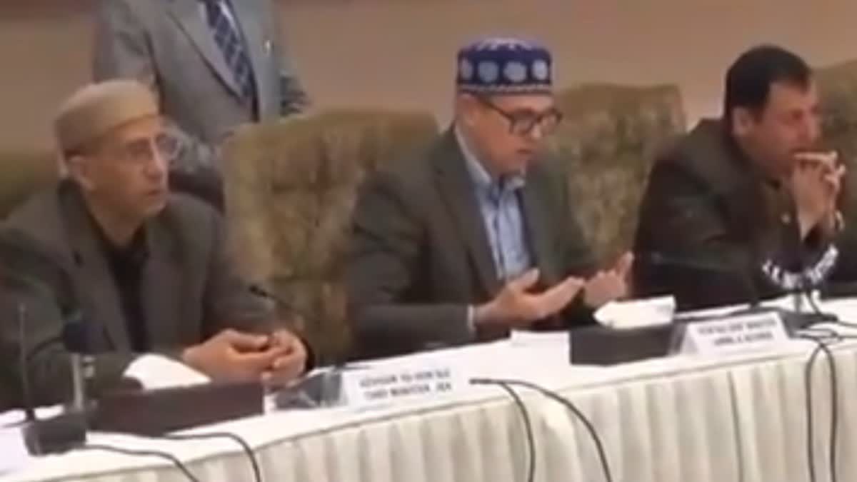 عمر عبداللہ نے آیت اللہ خامنہ ای کے لیے فاتحہ خوانی کی