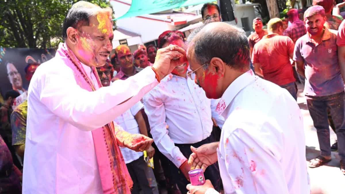 CM Sai played Holi