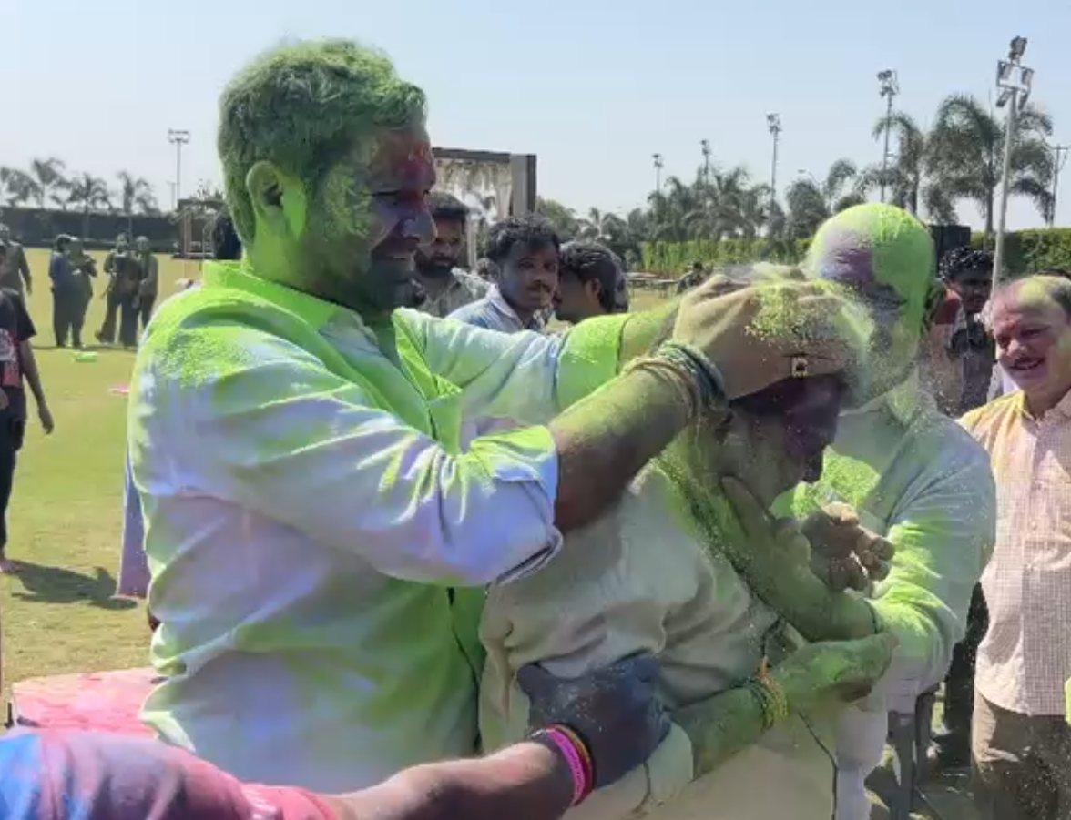 મંત્રી અને સાંસદ પણ રંગે રંગાયા