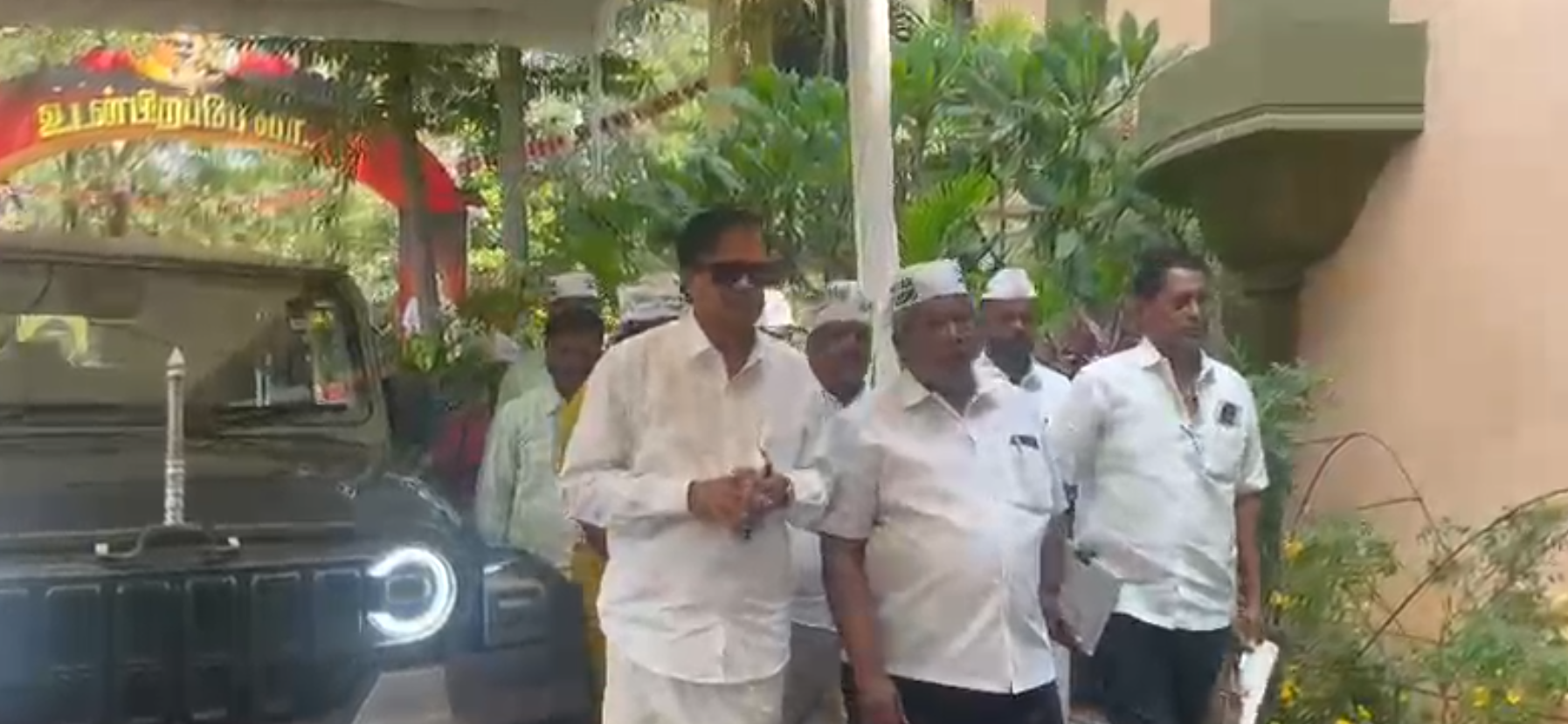 தொகுதி பங்கீடு பேச்சுவார்த்தைக்கு வந்திருந்த ஆம் ஆத்மி கட்சியினர்