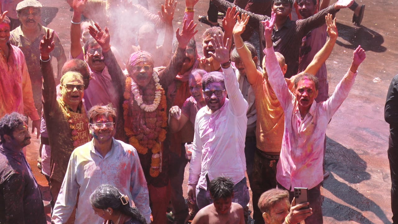 Bhopal People Apply Colors