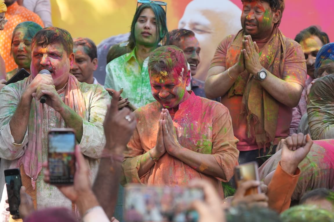 'Tried To Defame Us But Failed': Kejriwal Celebrates 'Kattar Imaandaar Holi' With AAP Leaders, Workers In Delhi