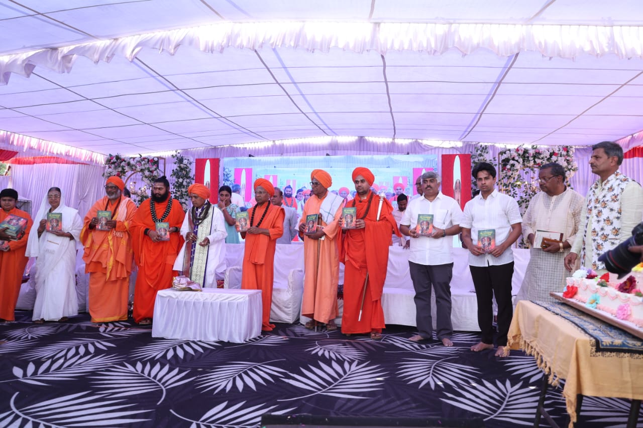 19 couples got married in Gadag on the day of the lunar eclipse!
