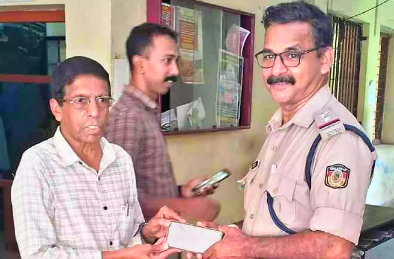 Kerala Police CEIR Portal Glitch Causes Confusion Over Lost Phones