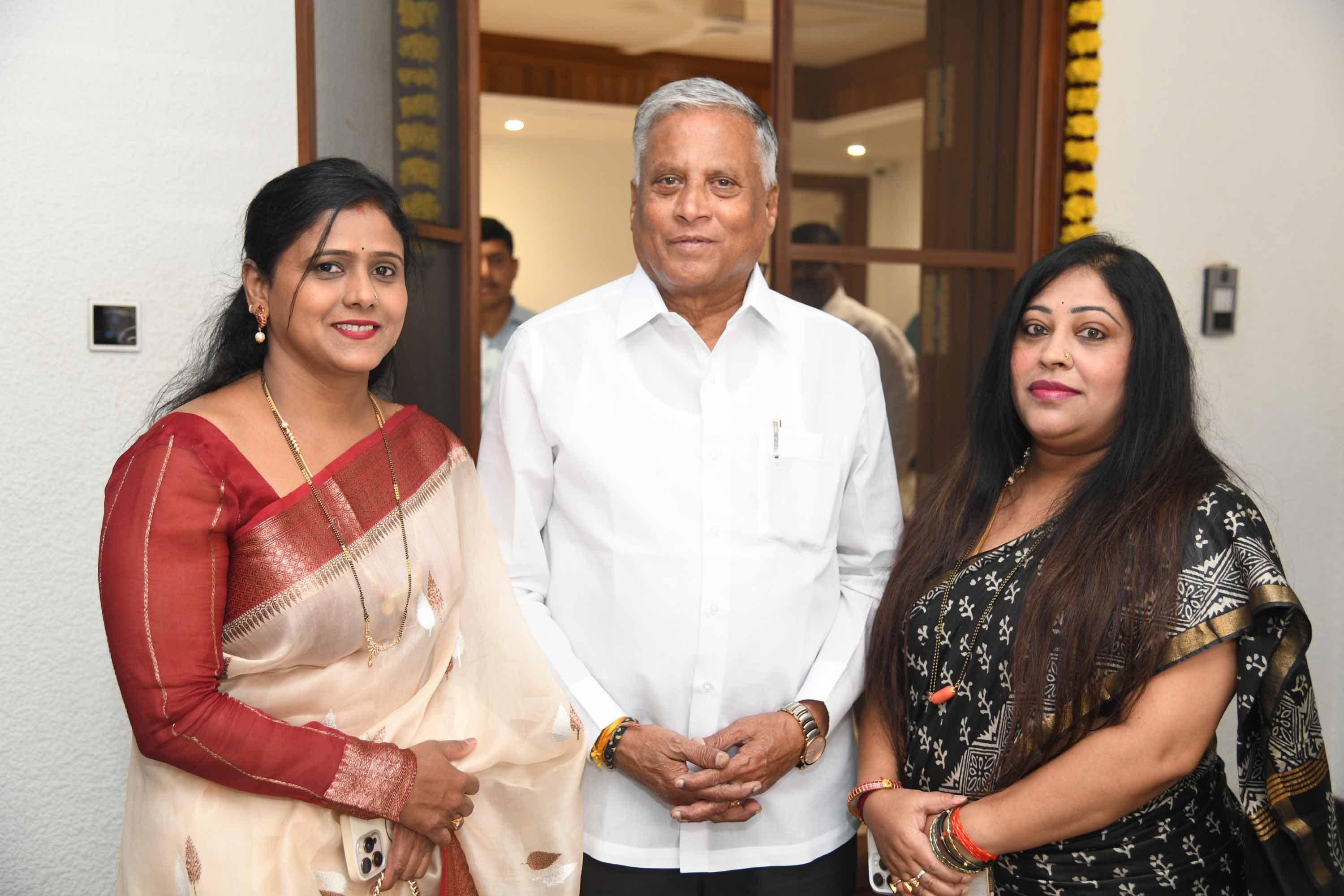 Minister V. Somanna praises the social concern film 'Sarkari Nyaybele Angadi'