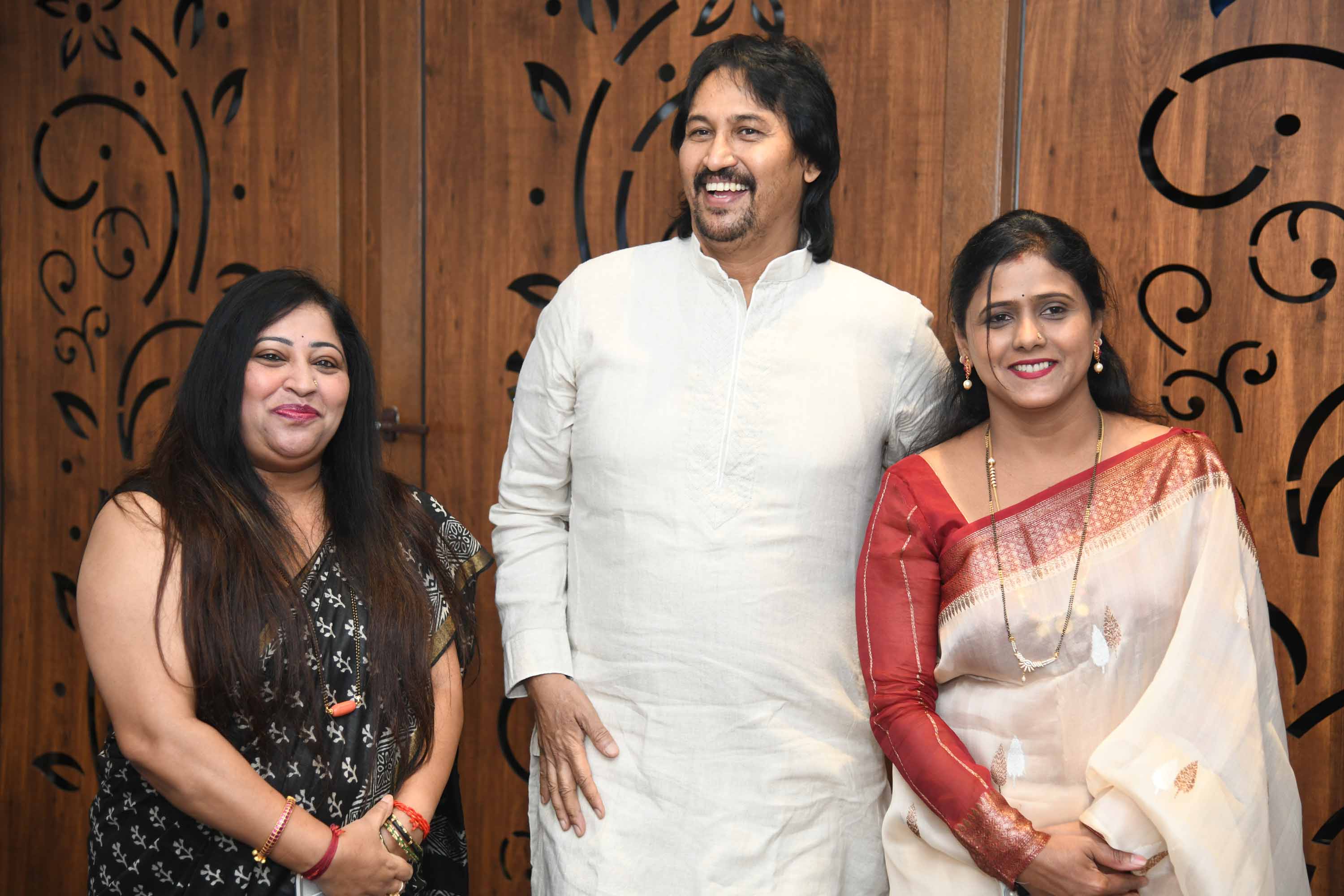 Minister V. Somanna praises the social concern film 'Sarkari Nyaybele Angadi'