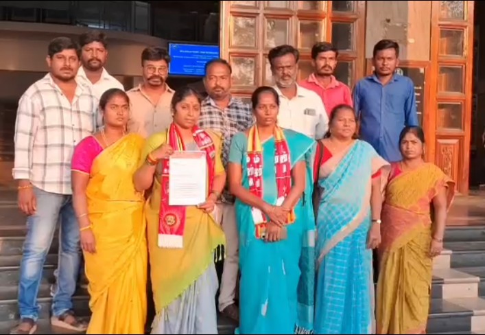 சேலம் மாவட்ட ஆட்சியரிடம் மனு அளித்த வித்யா வீரப்பன்