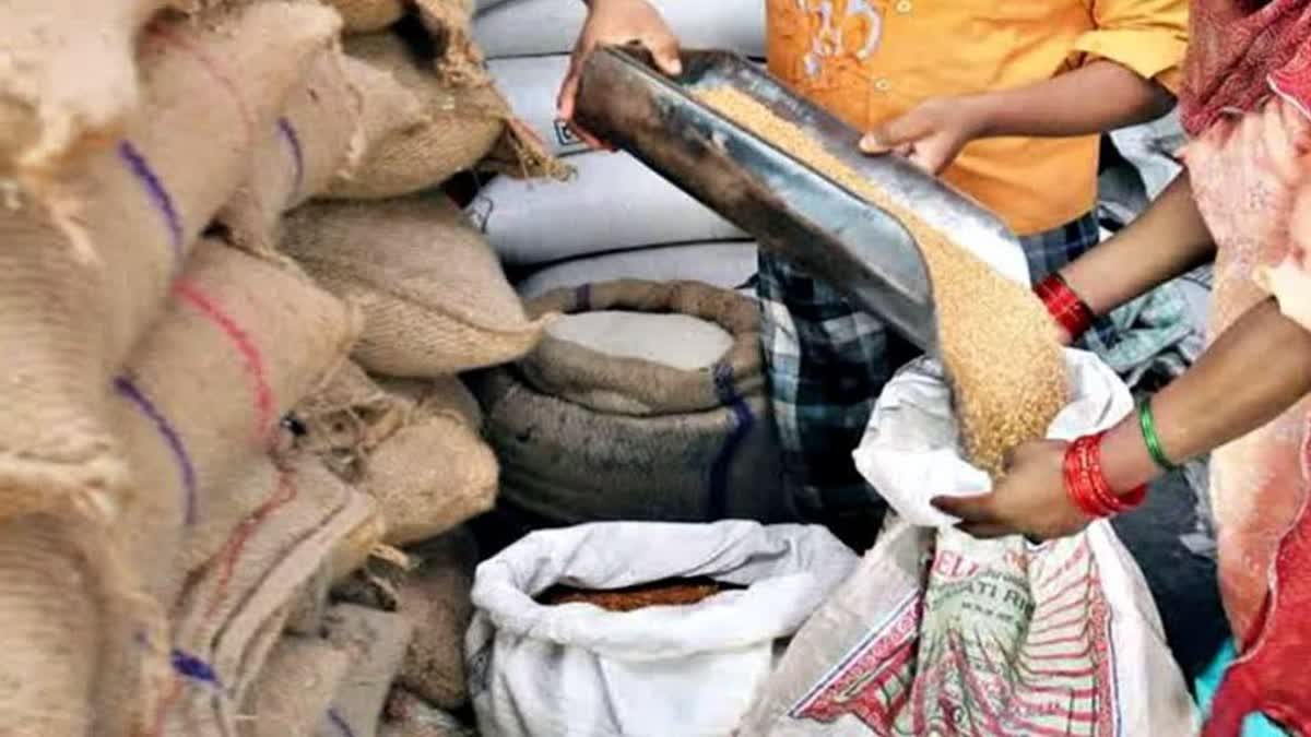 राशन कार्ड धारकों को मिलेगा अनाज