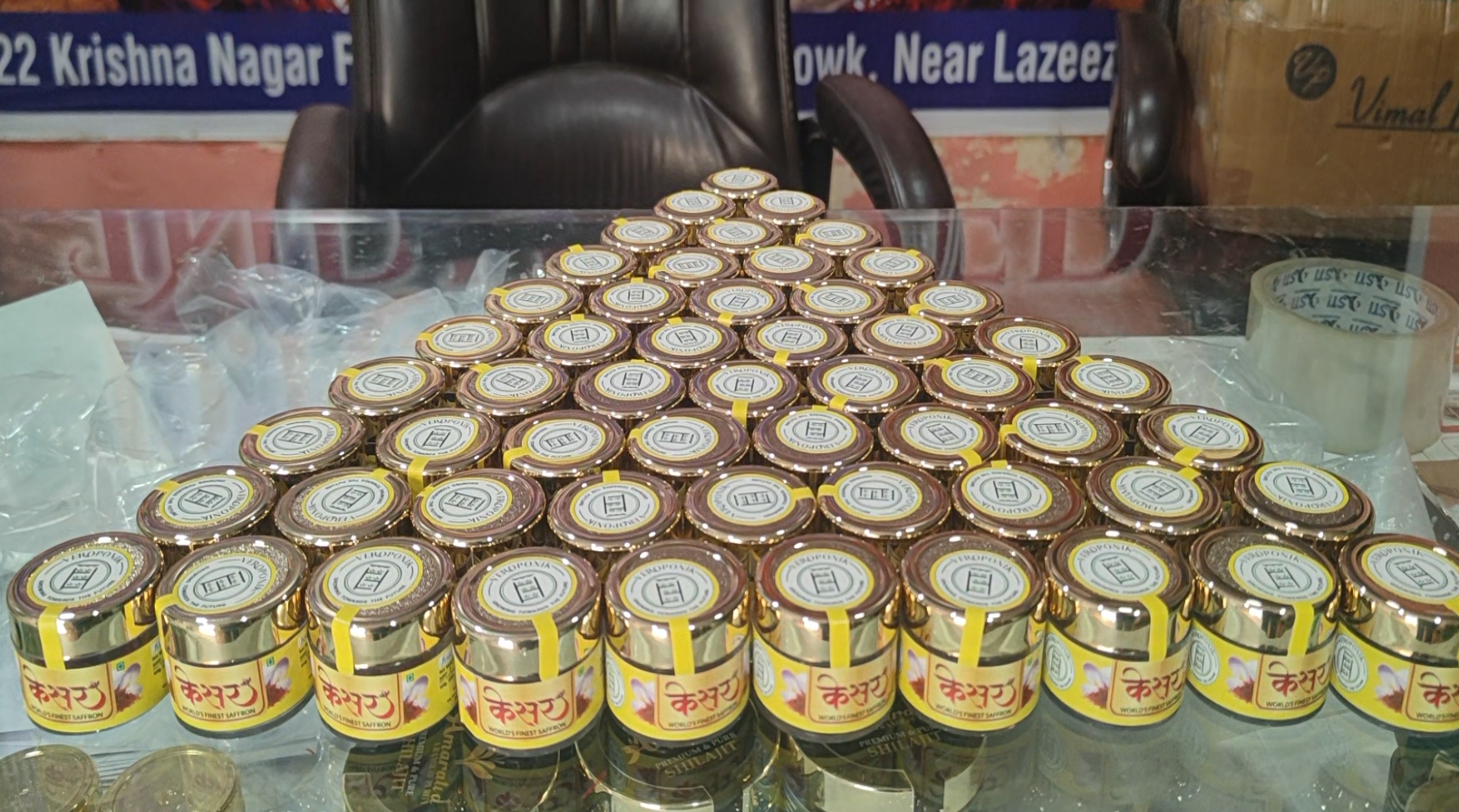 Saffron Farming Success Story Praveen Sindhu Navin Sindhu of Hisar Haryana became rich by growing saffron of Kashmir in their room