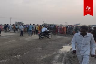 कौशांबी में किसान की हत्या के बाद जाम प्रदर्शन.