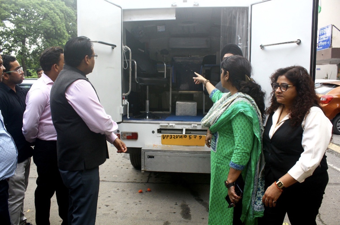 चलता-फिरता पासपोर्ट ऑफिस