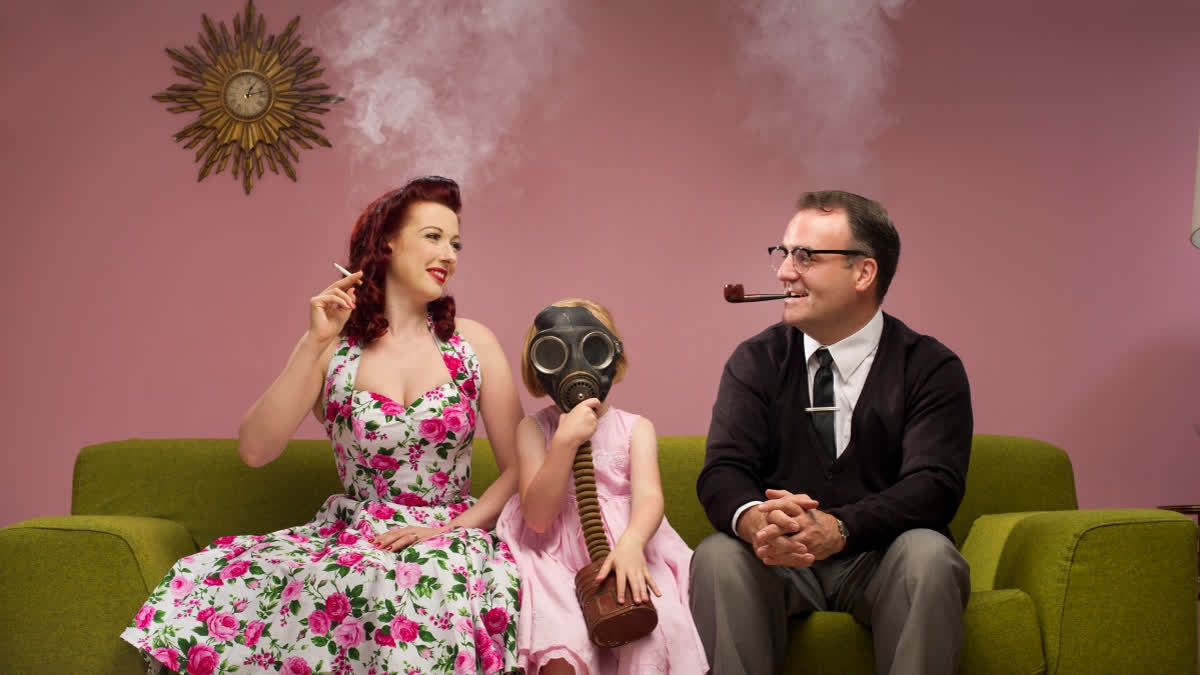 Can A Man's Smoking Habit Trigger Type 2 Diabetes Early In His Children? Science Says Yes Parents smoking in front of a child