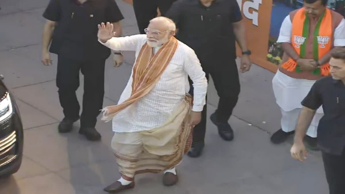 PM Modi Arrives at BJP Headquarters in Dhoti-Kurta Following 'West Bengal Victory'