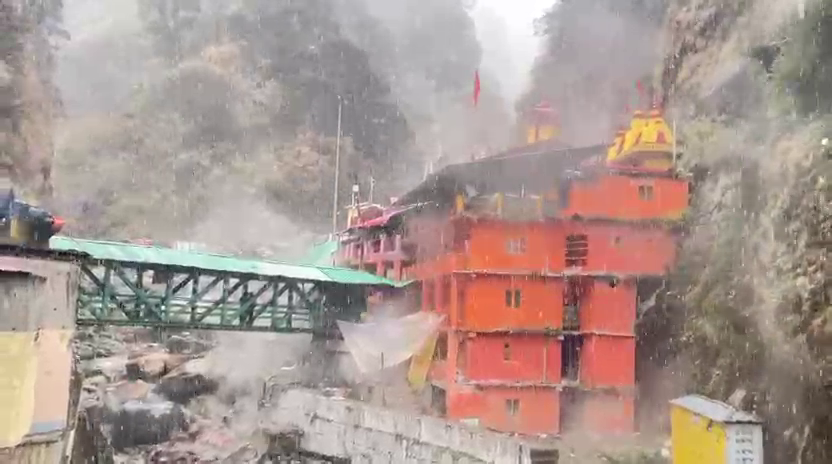 Snowfall in Yamunotri