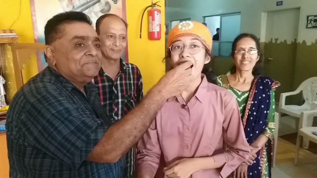 પુષ્ટિની સફળતા પર પરિવારમાં ખુશી