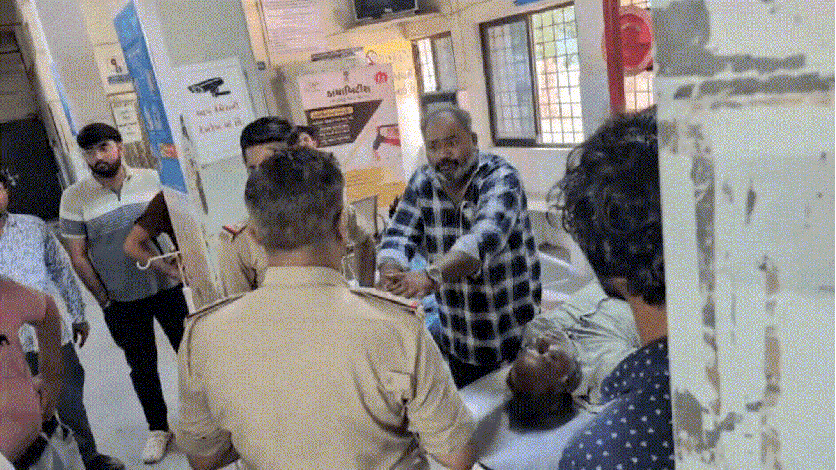 Policemen Caught On Camera Assaulting Deceased Man's Relatives In Gujarat Hospital, Probe Ordered