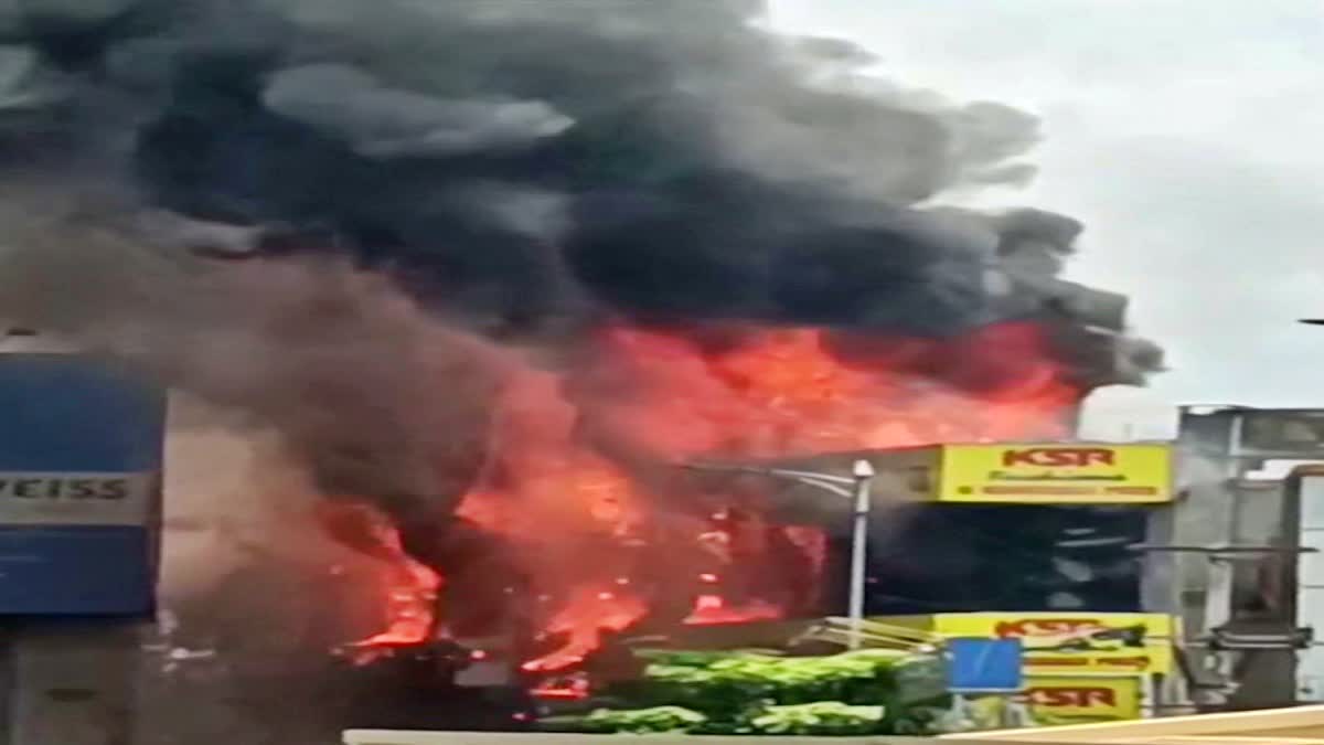 A massive fire broke out in a shopping complex in Ameerpet.