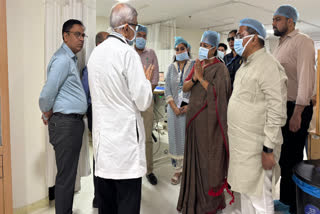 Delhi Chief Minister Rekha Gupta interacts with doctors during a visit to the hospital.