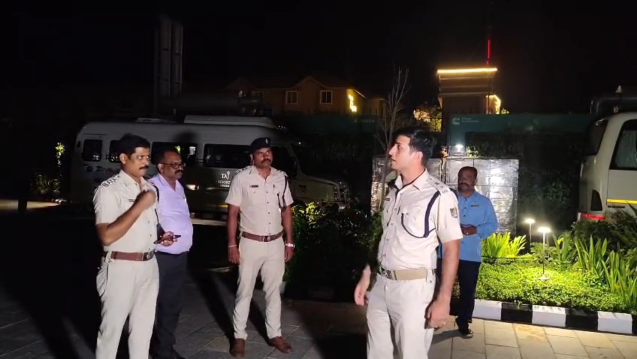 SP's discussion with police officers