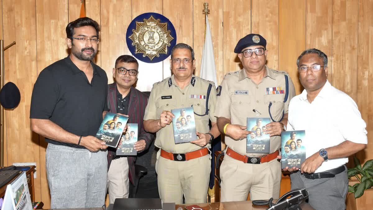 jeetu-kamal-dulal-dey-launch-aranyar-prachin-probad-book