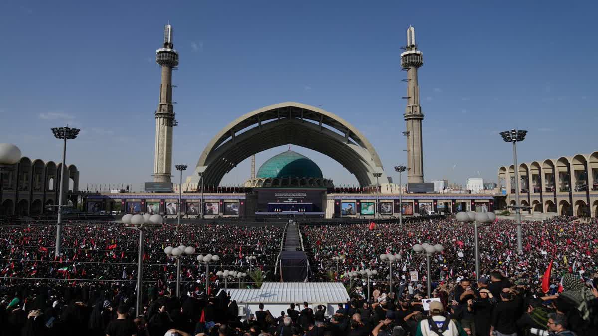 تہران میں  اعلیٰ آیت اللہ علی خامنہ ای کے آخری دیدار کیلئے امڈ پڑا انسانی سروں کا سیلاب