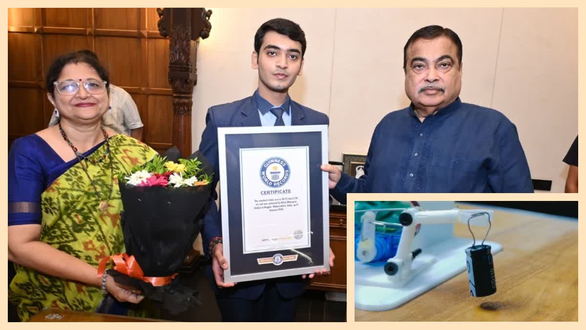 Hiten Dharpure with Union Minister Nitin Gadkari.