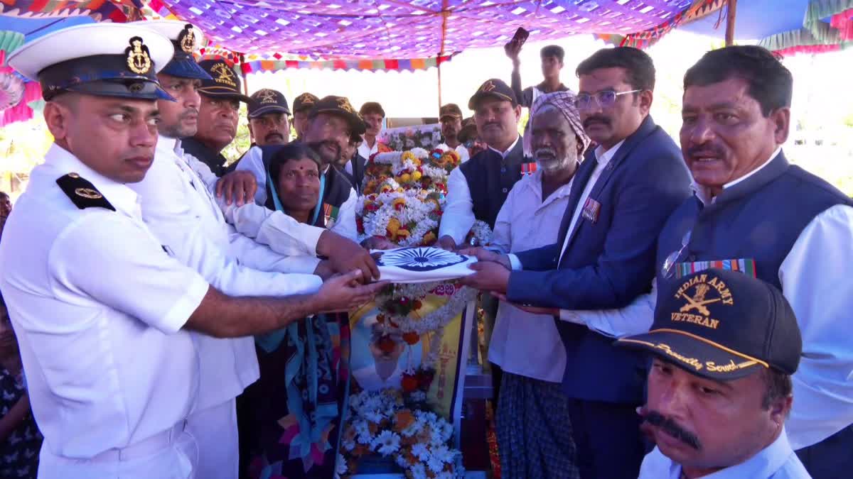 the-funeral-of-yashodhar-duragappa-vadder-was-held-in-her-native-village