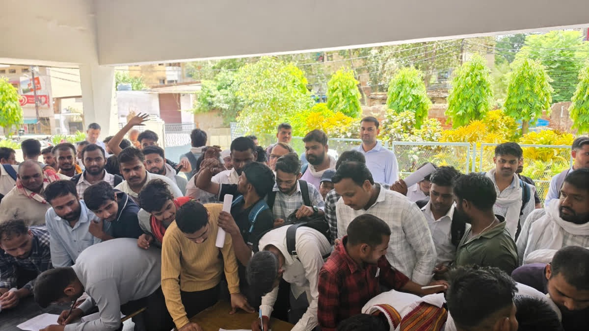 वाराणसी में रोजगार मेले का आयोजन