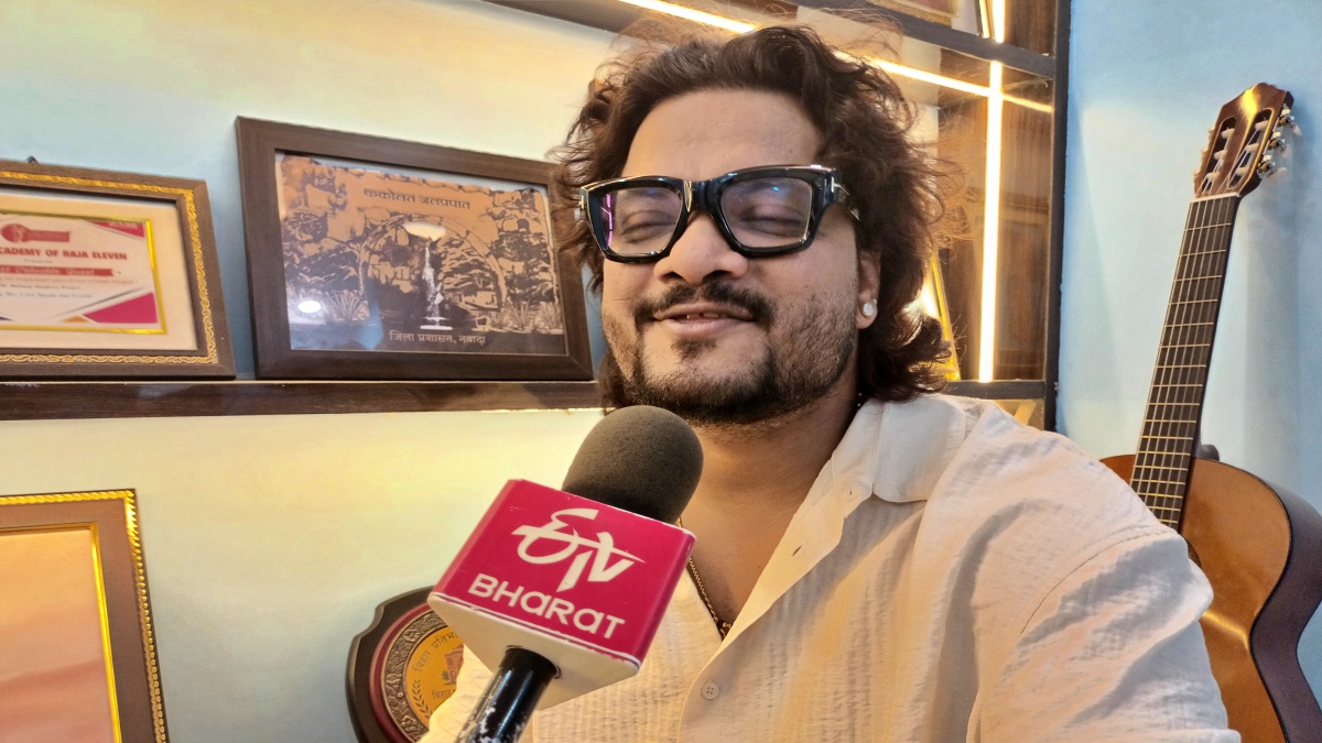 DHURANDHAR SINGER