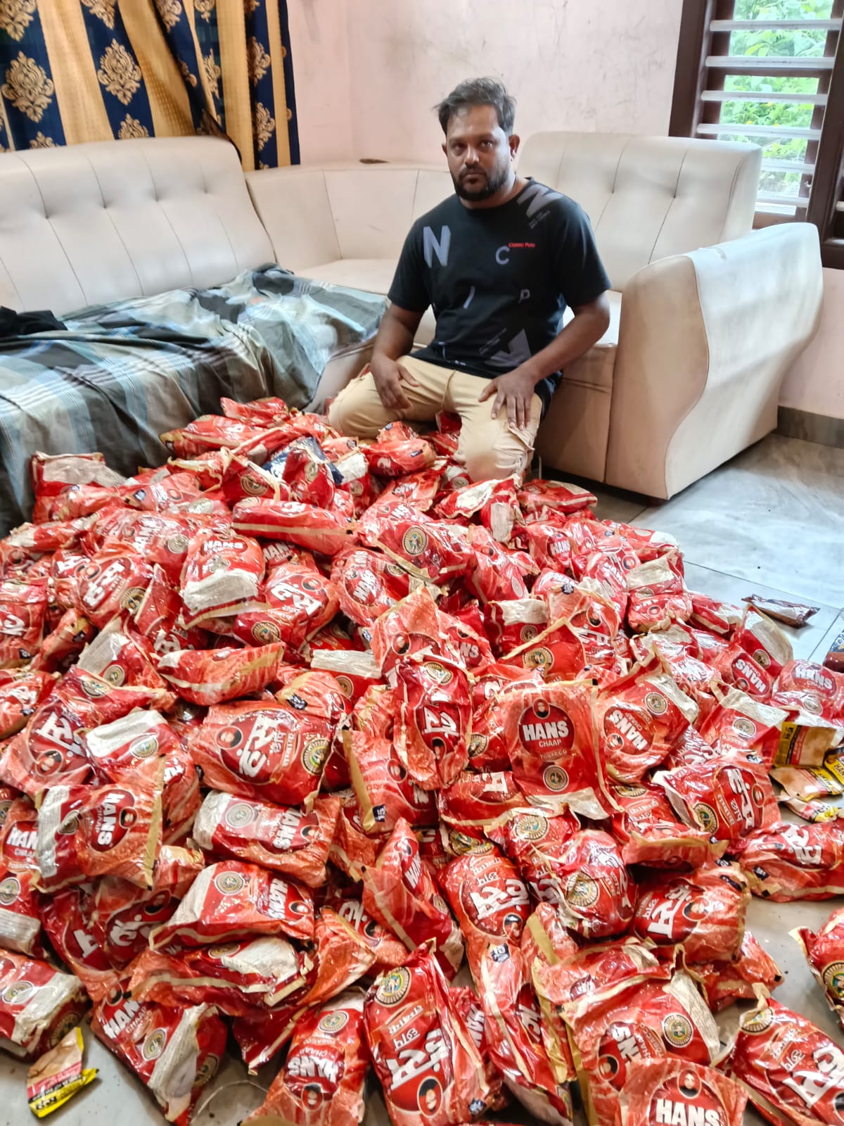 OPERATION TOOFAN  ANTI DRUG DRIVE  HANS PACKETS SIEZED FROM HOUSE  HANS HIDE INSIDE HOUSE WAYANAD