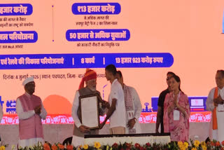 PM Modi speaking with a constable