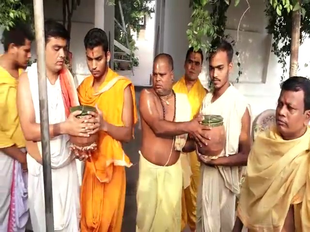 Special Phuluri Oil Treatment for Trinity in Anasara Know Significance