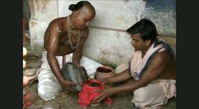 Special Phuluri Oil Treatment for Trinity in Anasara Know Significance