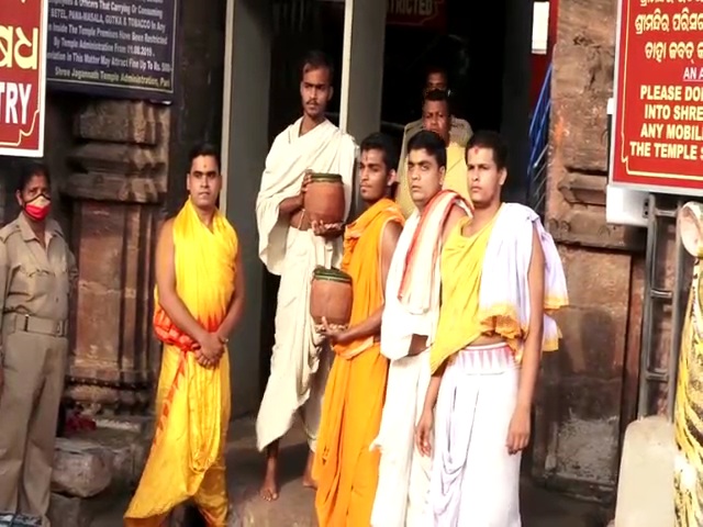 Special Phuluri Oil Treatment for Trinity in Anasara Know Significance
