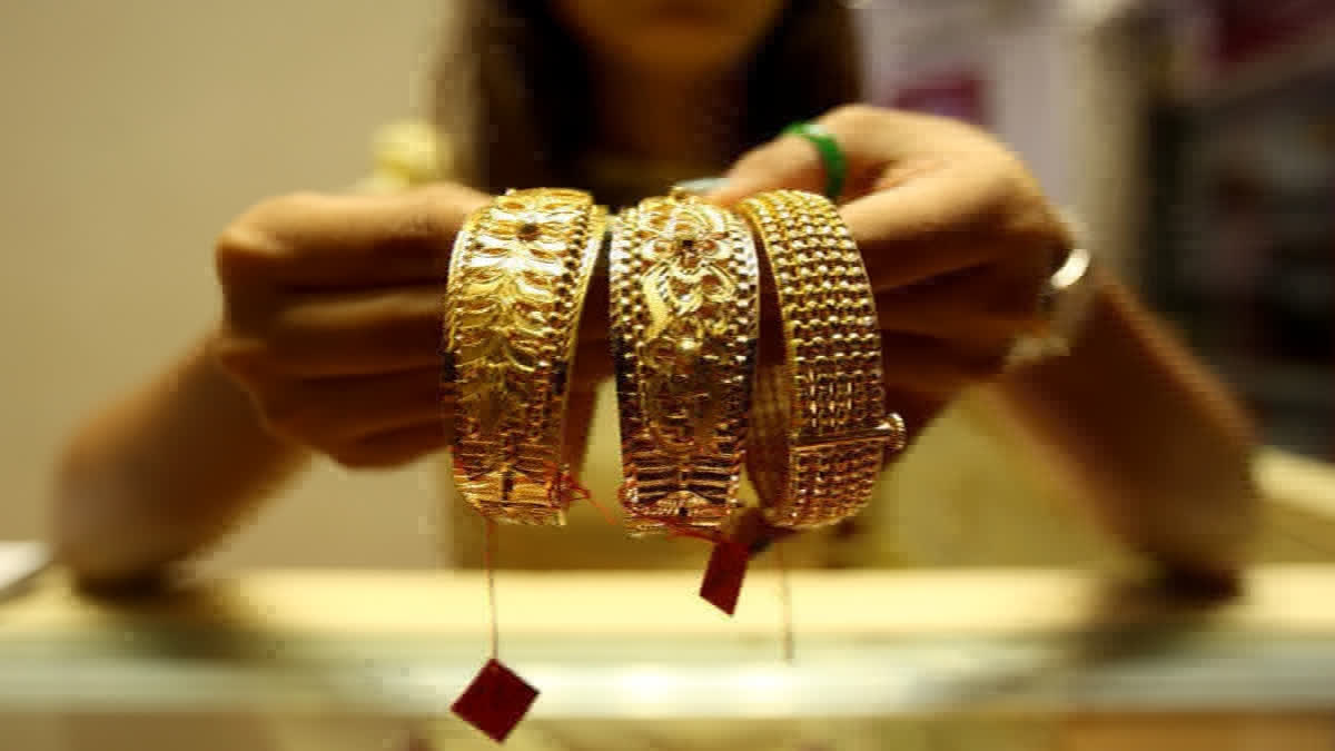 Gold Futures Rise Rs 682 To Rs 1.43 Lakh/10g Amid Firm Global Cues