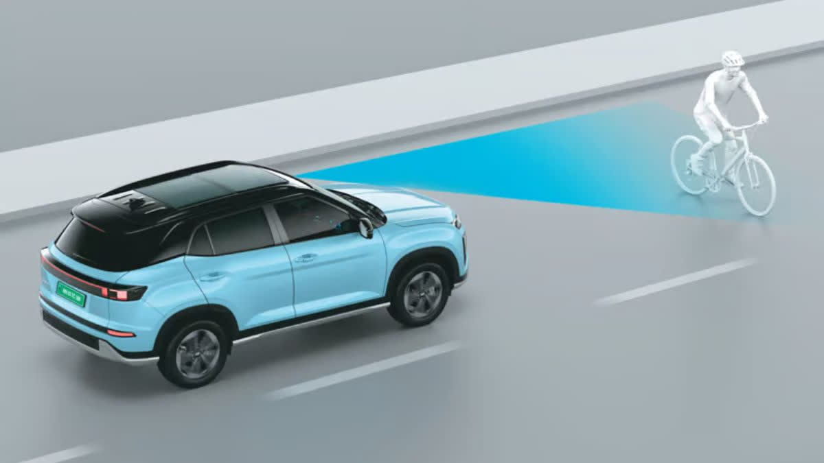 Explained | MoRTH Proposes Mandatory Vehicle-To-Vehicle Communication In Cars And Bikes From October 2028: Why This Matters