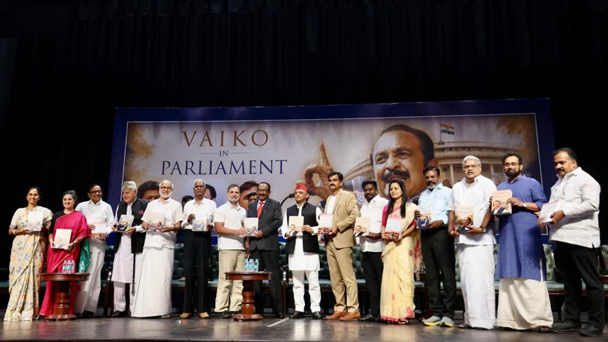 'நாடாளுமன்றத்தில் வைகோ' நூல் வெளியீட்டு விழா மேடையில் தலைவர்கள்