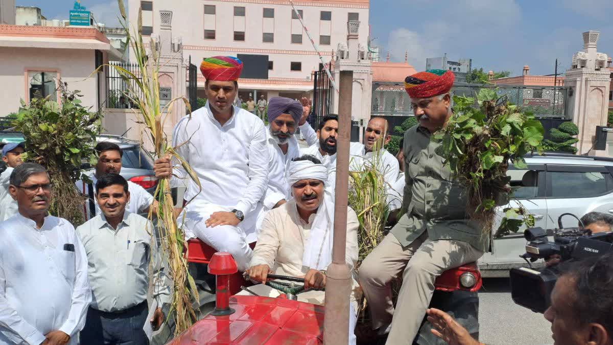 ट्रैक्टर लेकर विधानसभा पहुंचे कांग्रेस विधायक