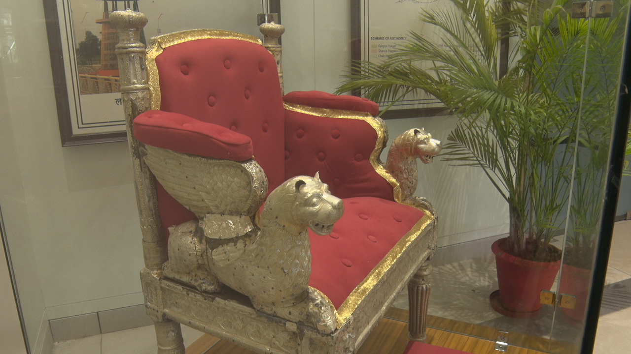 LDA OFFICE SILVER CHAIR