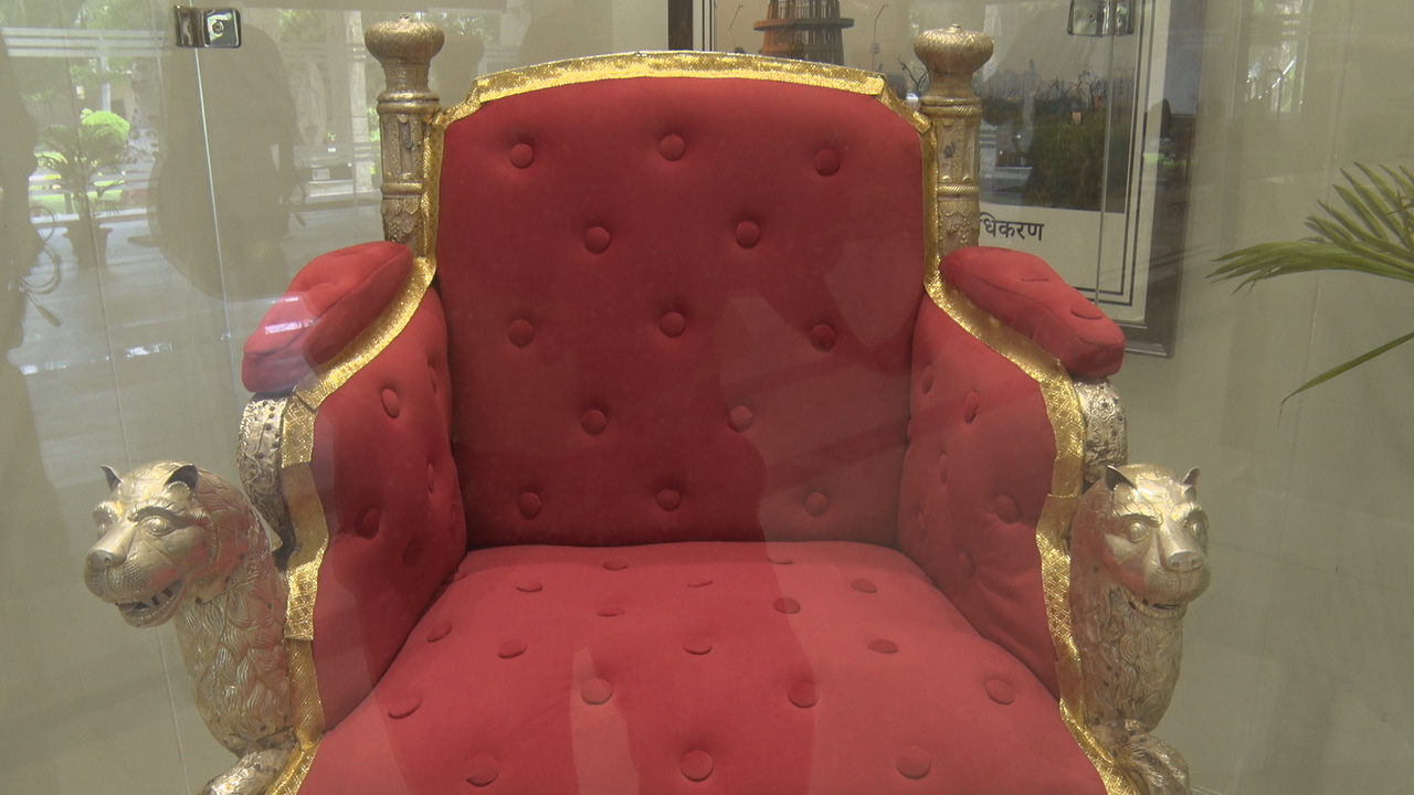 LDA OFFICE SILVER CHAIR