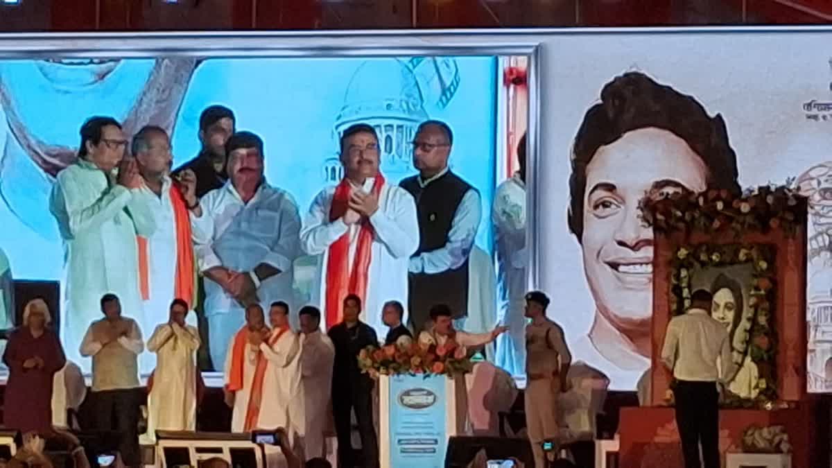 पश्चिम बंगाल: सुवेंदु ने बांग्ला सिनेमा के महानायक उत्तम कुमार के नाम पर  बनने वाले फिल्म सेंटर की नींव रखी