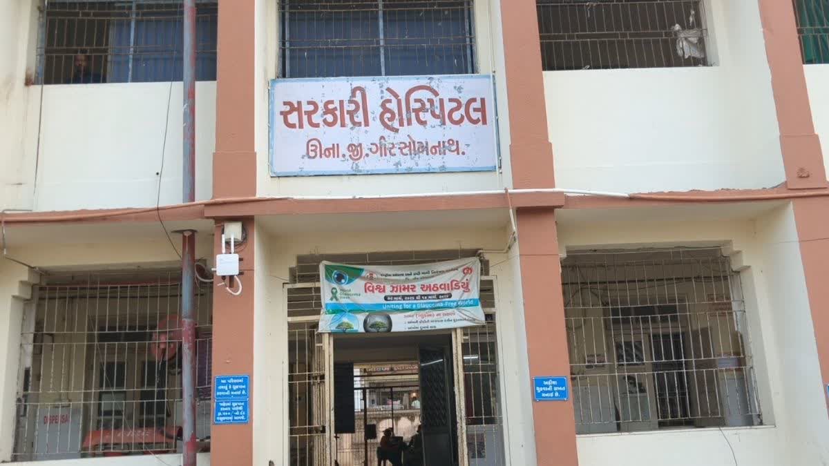 કંસારી ગામ નજીક કાર અને બાઈક વચ્ચે ટક્કર, બંને વાહનો રોડની સાઈડના ઊંડા ખાડામાં ખાબક્યા, અકસ્માત બાદ કાર સ્થળે મૂકી સવાર લોકો ફરાર