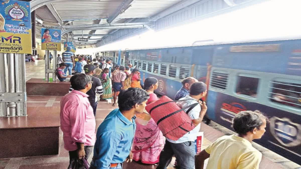 తరచూ రైలు ప్రయాణం చేస్తుంటారా? - మీ హక్కులేంటో తెలుసుకోండి