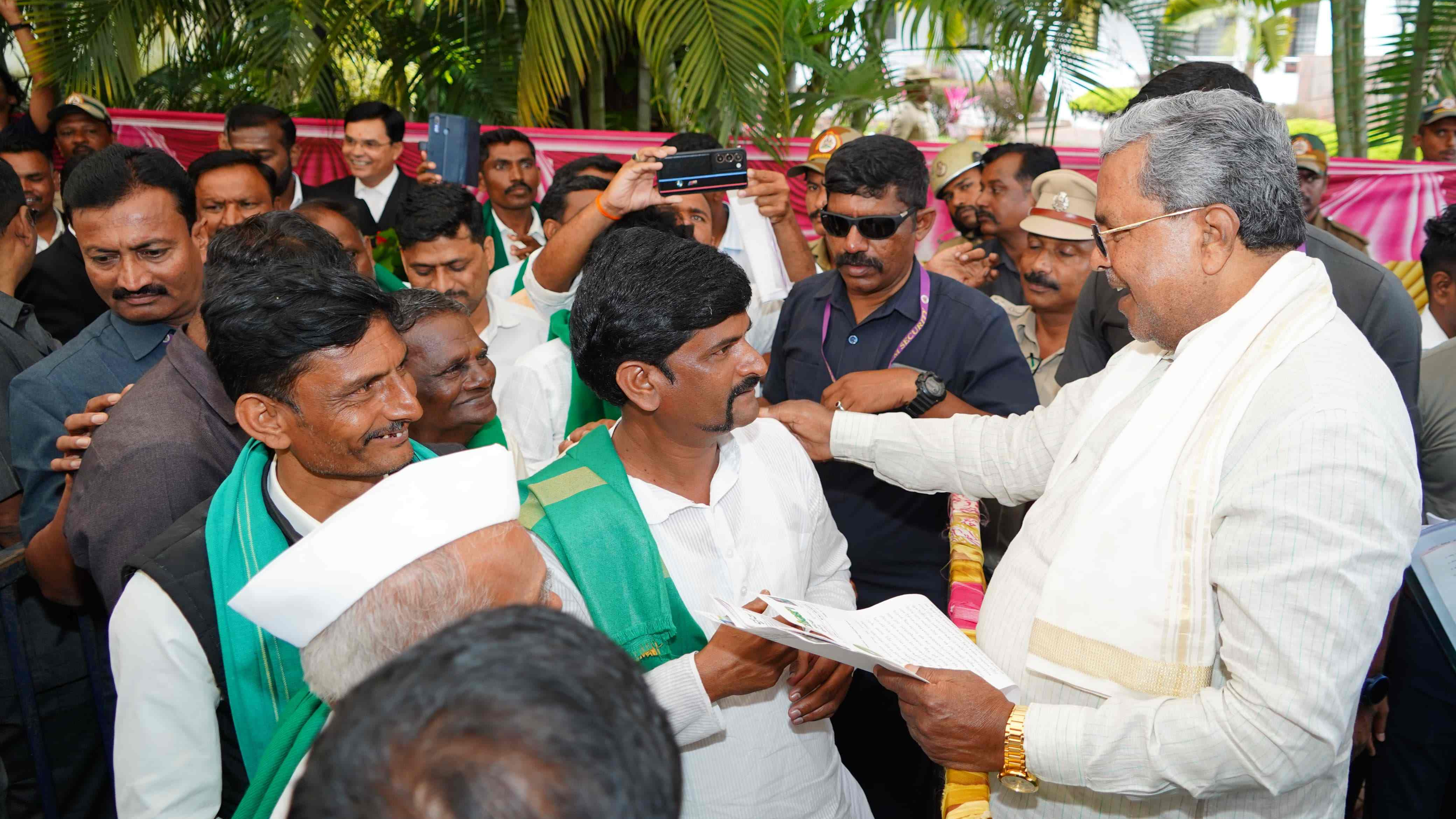 ಬೆಳಗಾವಿಯಲ್ಲಿ ಸಿಎಂ ಸಿದ್ದರಾಮಯ್ಯ ಅಹವಾಲು ಸ್ವೀಕಾರ