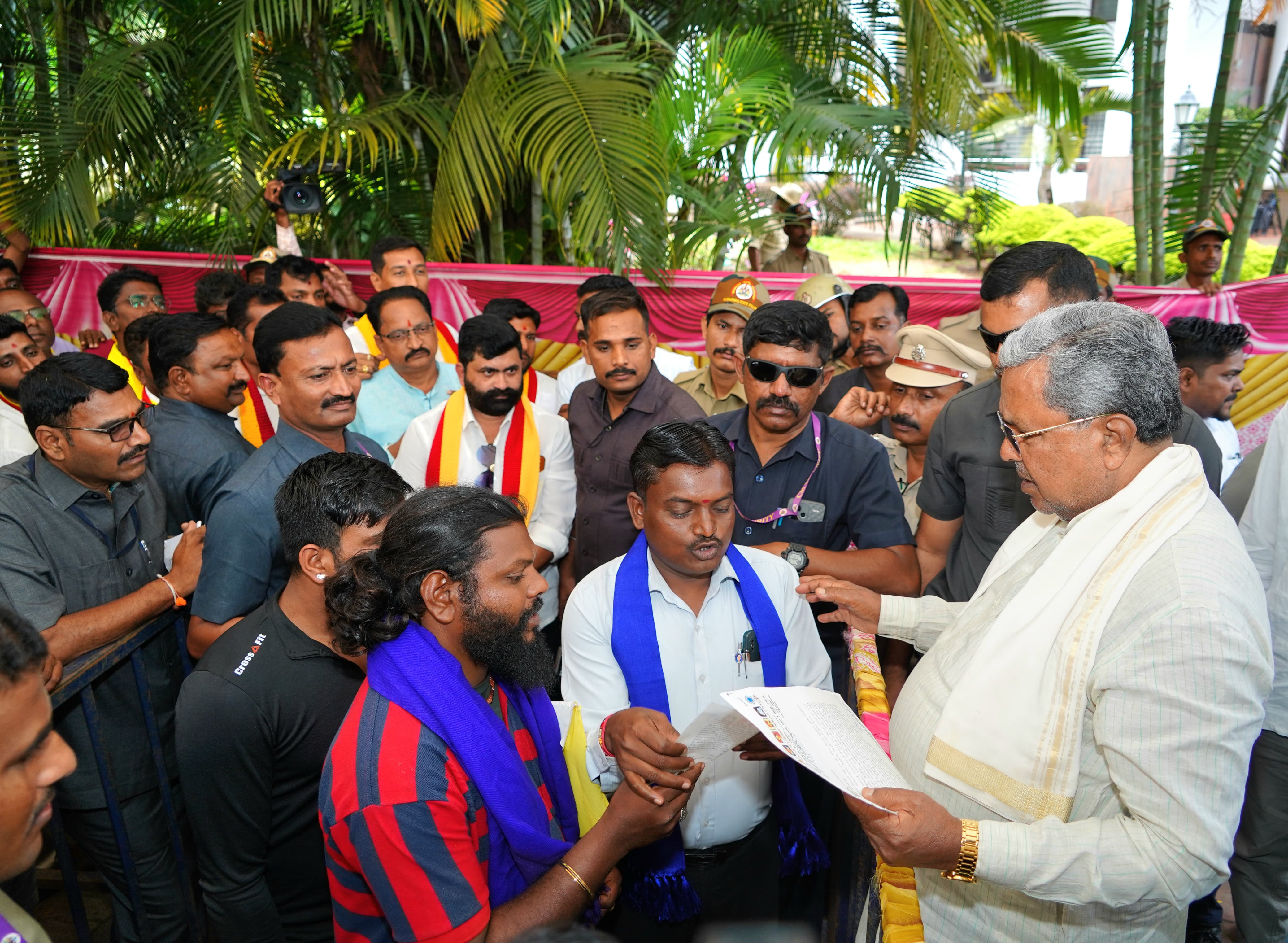 ಬೆಳಗಾವಿಯಲ್ಲಿ ಸಿಎಂ ಸಿದ್ದರಾಮಯ್ಯ ಅಹವಾಲು ಸ್ವೀಕಾರ