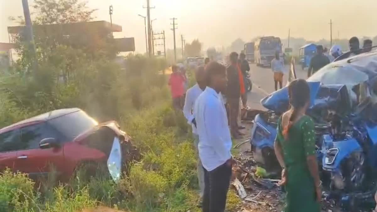 ಚಾಮರಾಜನಗರ: ಎರಡು ಕಾರುಗಳ ನಡುವೆ ಮುಖಾಮುಖಿ ಡಿಕ್ಕಿ, 10 ಮಂದಿಗೆ ಗಾಯ.!!